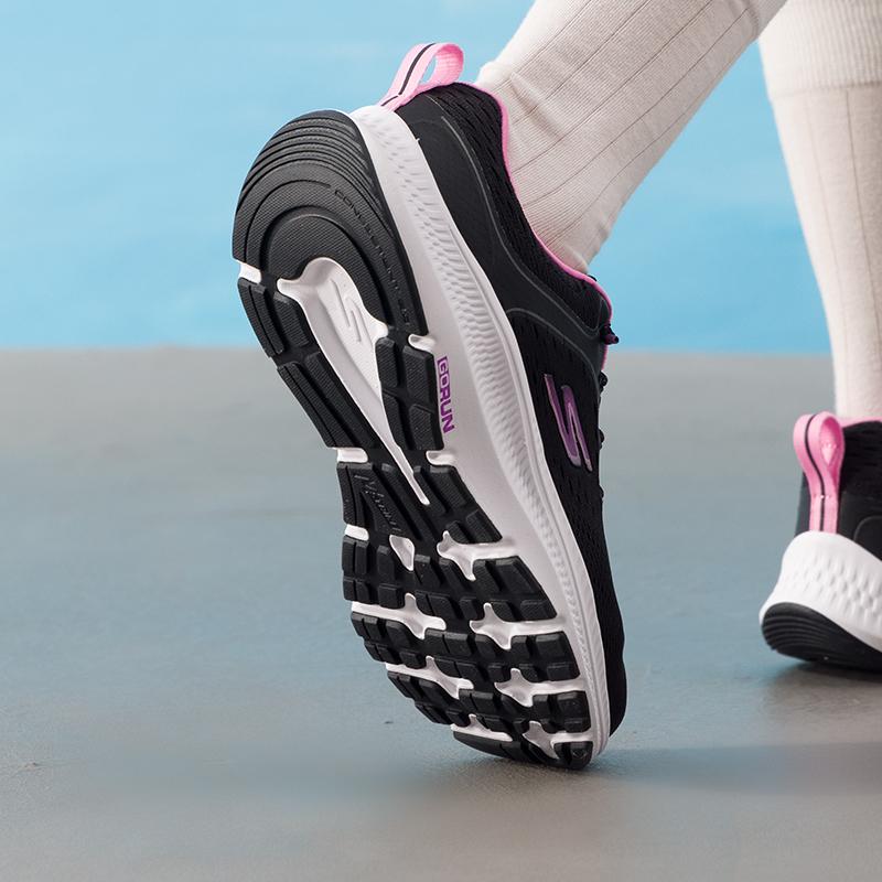 Scarpe da donna Skechers, mode - Lightweight Road Running Shoes recensione e prezzo